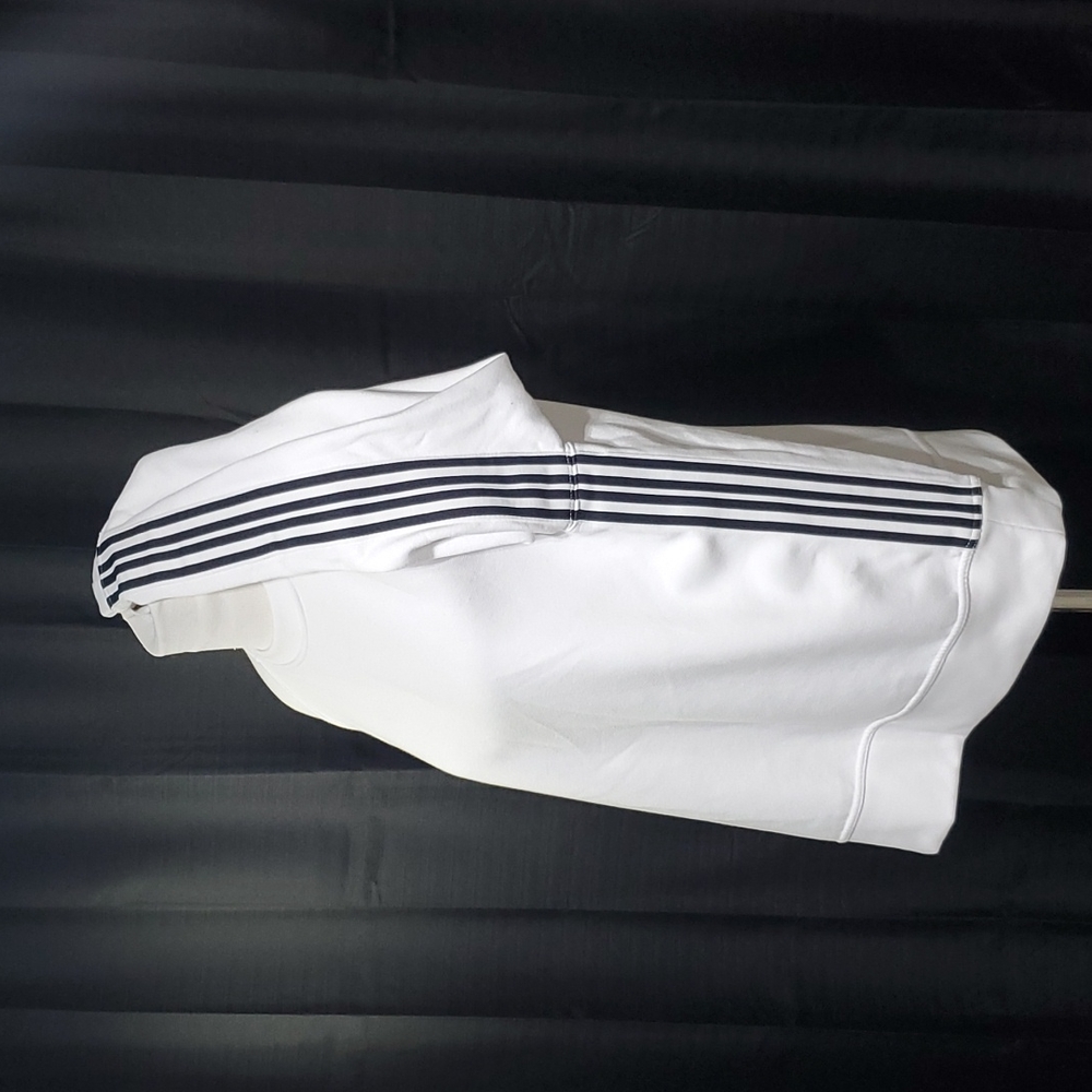 Like new! Avia sweatshirt with stripes